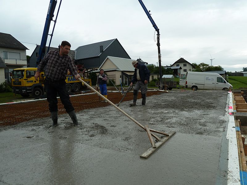 Baugrundstck - Bodenplatte betonieren