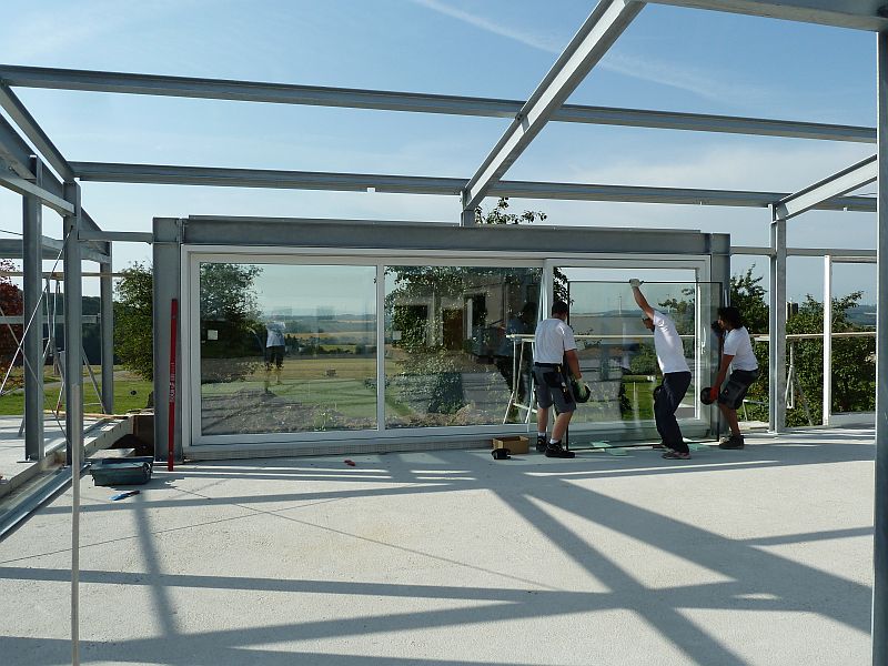 Baugrundstück - Fensterscheiben einsetzen Baugrundstück - Fensterscheiben einsetzen